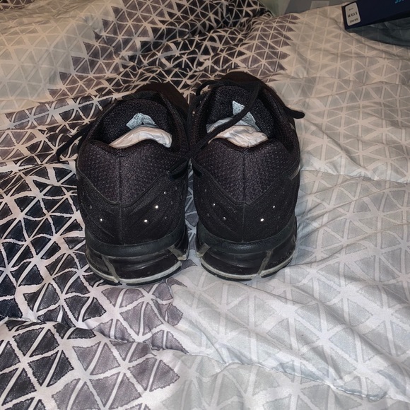 ASICS - Picture 5 of 12